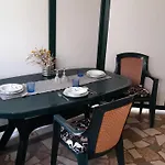 Dolac Apartment *